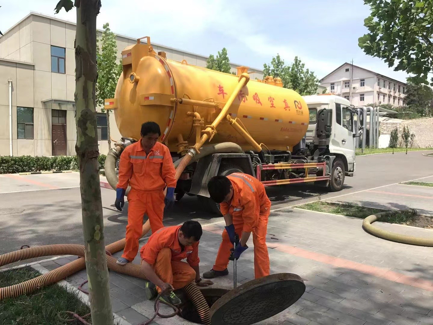 石鼓化粪池清理与5-8吨吸粪车施工效率分析